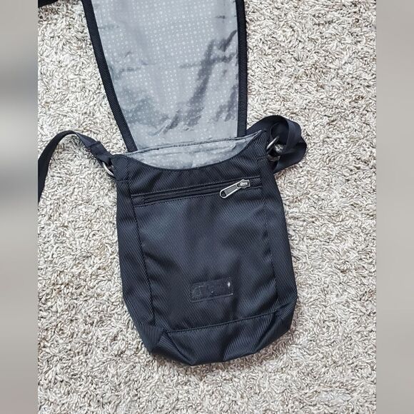 Columbia Black Crossbody Athletic Bag - Picture 5 of 6